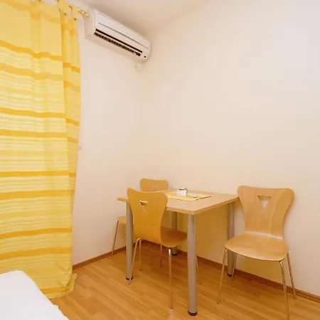 Appartamento 4654a Omiš